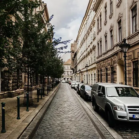 Romantic Hideaway Centertown Апартаменты *