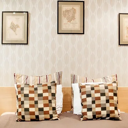 Romantic Hideaway Centertown Apartment